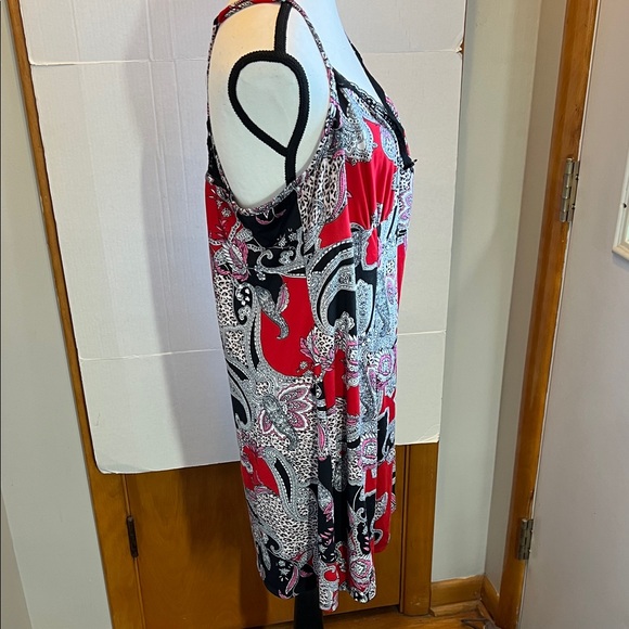Secret Treasures Red and Black Paisley Chemise - Picture 3 of 11